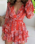 Roter Chiffon-Knitter mit Blumenmuster